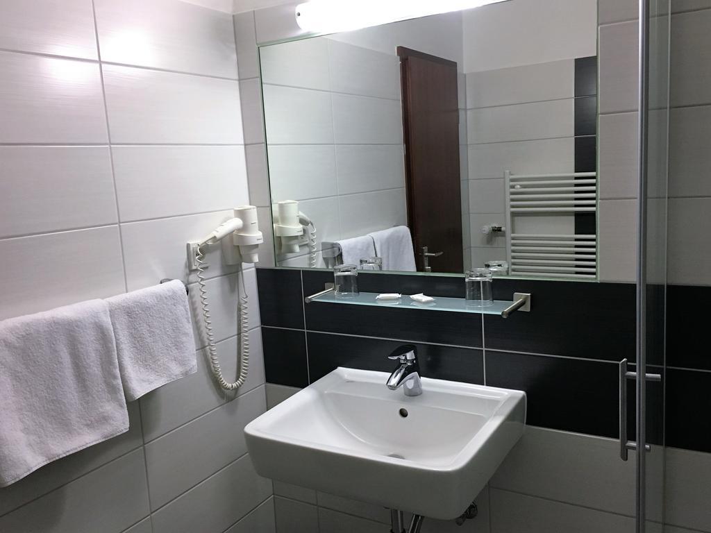 Hotel Stadt Hamburg Am Fluss Saarbrücken Kültér fotó