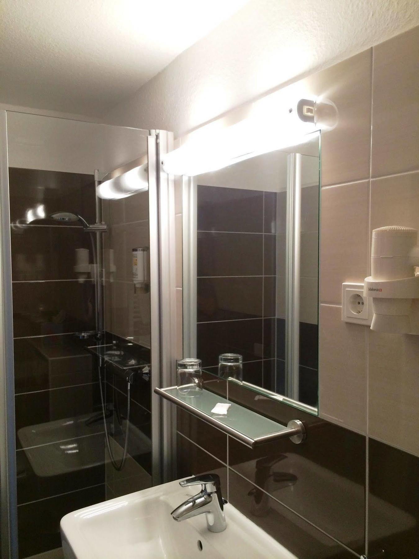 Hotel Stadt Hamburg Am Fluss Saarbrücken Kültér fotó